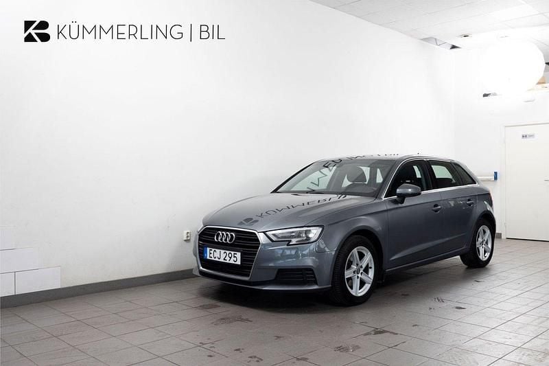 Grå Begagnad 2018 Audi A3 Sportback Proline Halvkombi | 164 900 kr (Marknadspris) - Bild 1/4