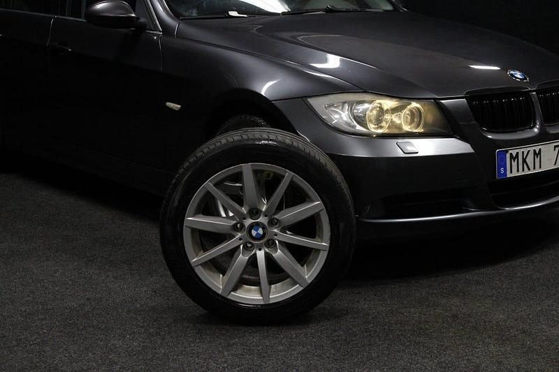 Begagnad BMW 325 197 HK (144 kW) 2008 Grå Sedan