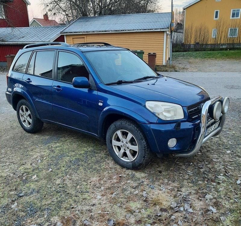 Blå Begagnad 2005 Toyota RAV4 SUV | 52 000 kr (Bra pris) - Bild 1/4