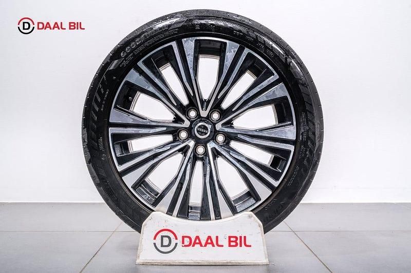 Begagnad Volvo V60 Core 350 HK (257 kW) 2023 Svart Kombi