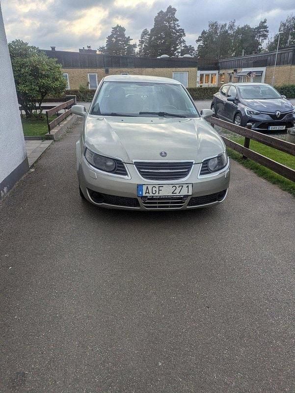 Grå Begagnad 2007 Saab 9-5 Linear Kombi | 31 000 kr (Marknadspris) - Bild 1/4