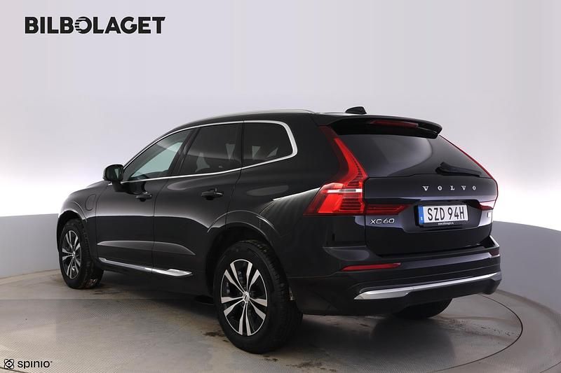 Begagnad Volvo XC60 Core 350 HK (257 kW) 2022 Svart SUV