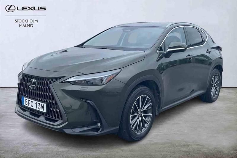 Grön Begagnad 2025 Lexus NX450h+ SUV | 579 000 kr - Bild 1/1
