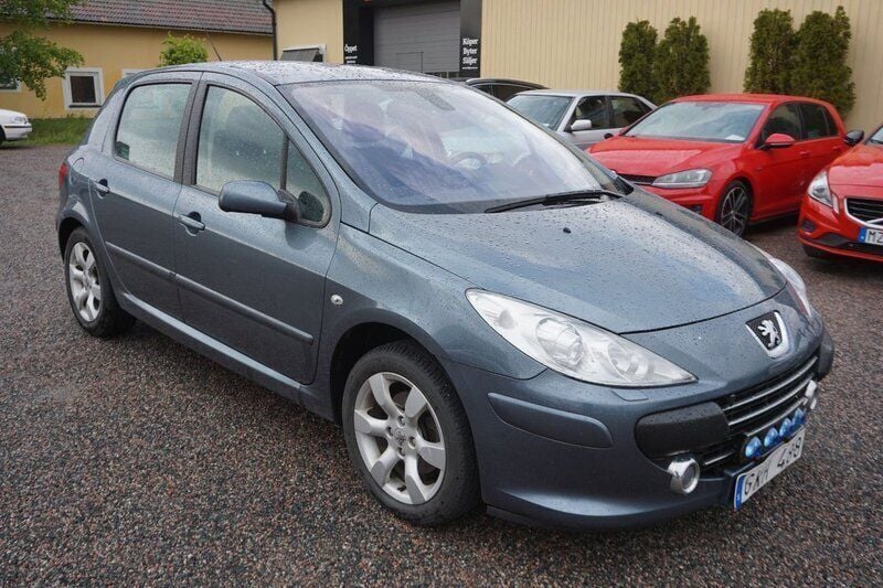 Mörkgrå Begagnad 2007 Peugeot 307 Halvkombi | 39 900 kr (Marknadspris) - Bild 1/4