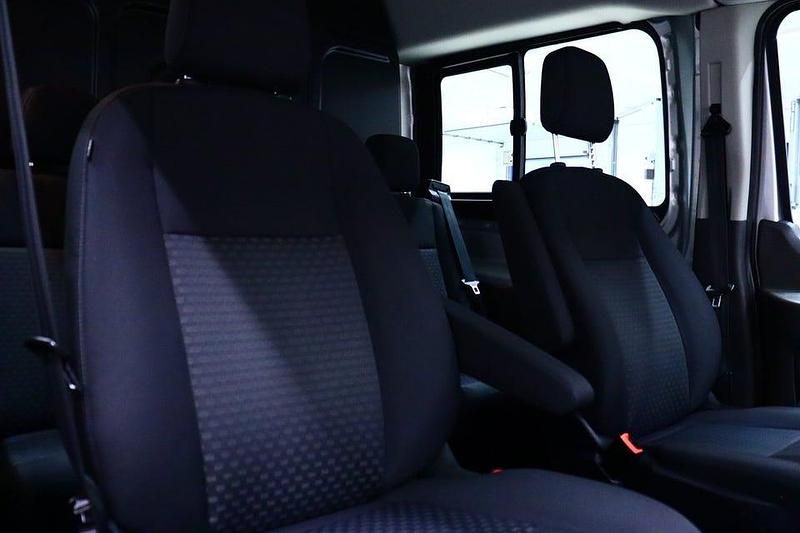 Begagnad Ford Transit 170 HK (125 kW) 2020 Grå Van