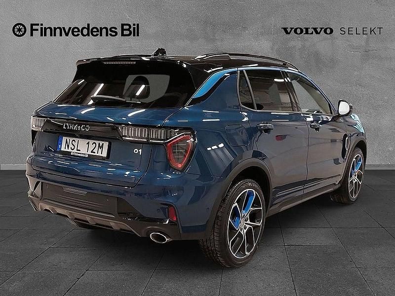 Begagnad Lynk & Co 01 264 HK (194 kW) 2023 Blå SUV