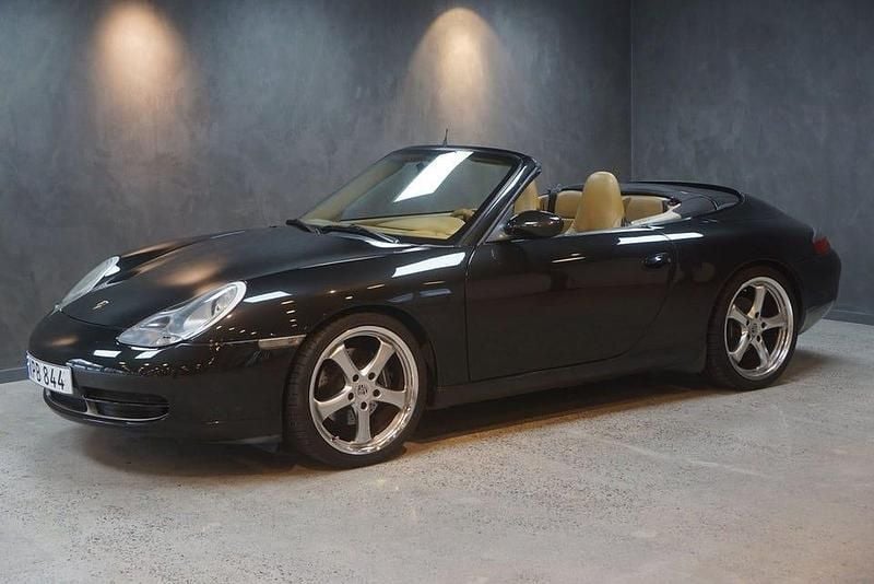 Svart metallic Begagnad 2000 Porsche 911 Carrera | 349 000 kr - Bild 1/4