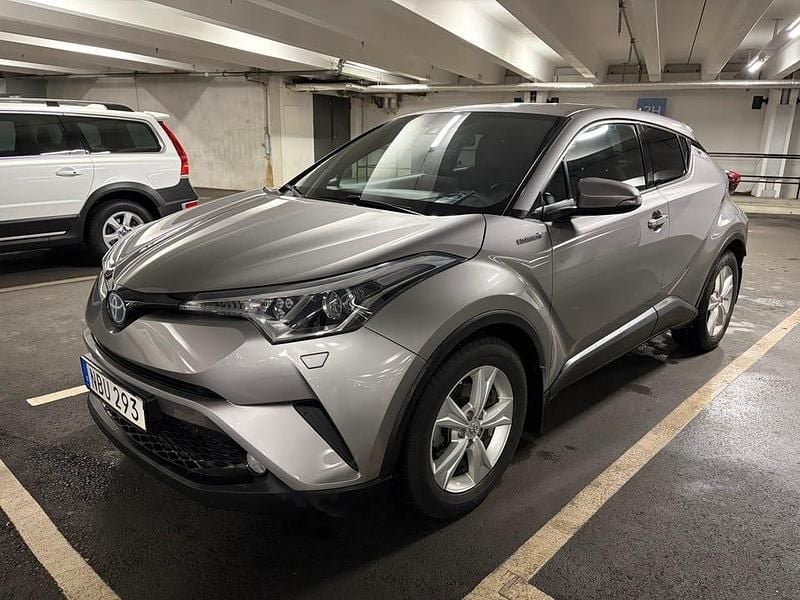 Begagnad 2018 Toyota C-HR Edition SUV | 209 000 kr (Marknadspris) - Bild 1/4