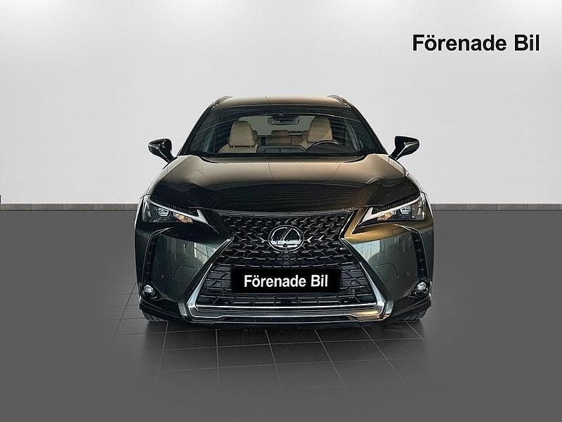 Begagnad Lexus UX 250h 184 HK (135 kW) 2022 Grön metallic SUV