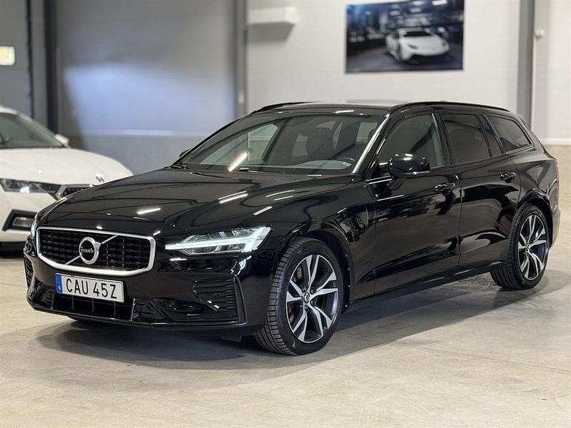Svart Begagnad 2019 Volvo V60 R-Design Kombi | 299 900 kr (Marknadspris) - Bild 1/4