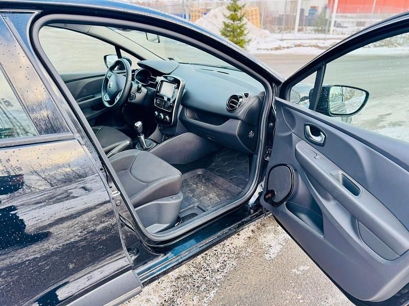 Begagnad Renault Clio IV 73 HK (53 kW) 2018 Svart met.