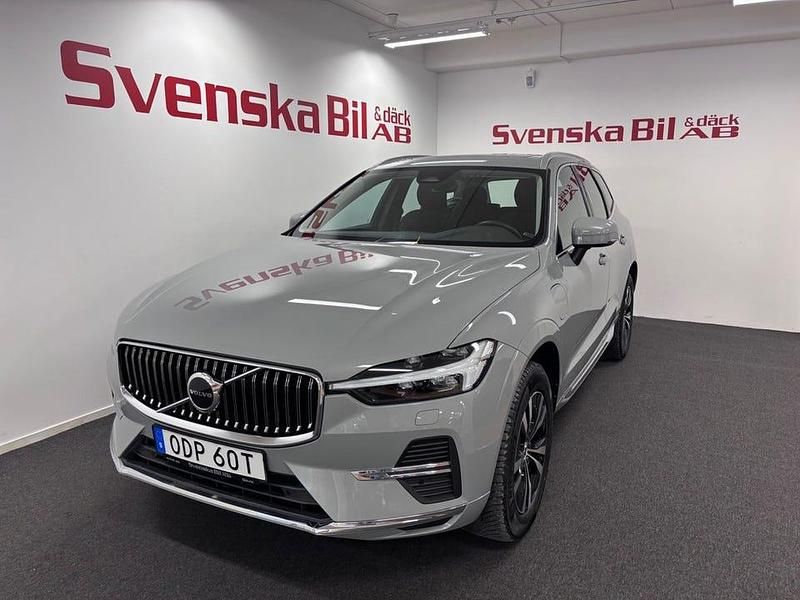 Grå Begagnad 2024 Volvo XC60 Core SUV | 429 000 kr - Bild 1/4