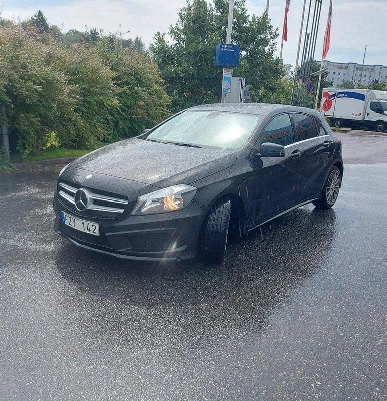 Svart Begagnad 2014 Mercedes A180 AMG line Halvkombi | 100 000 kr (Superpris) - Bild 1/4