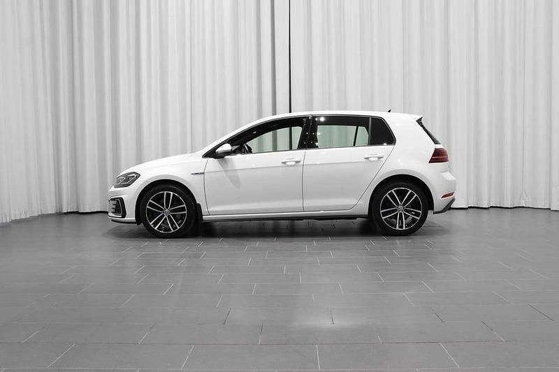 Begagnad VW Golf VII GTE 150 HK (110 kW) 2020 Pure white Kombi