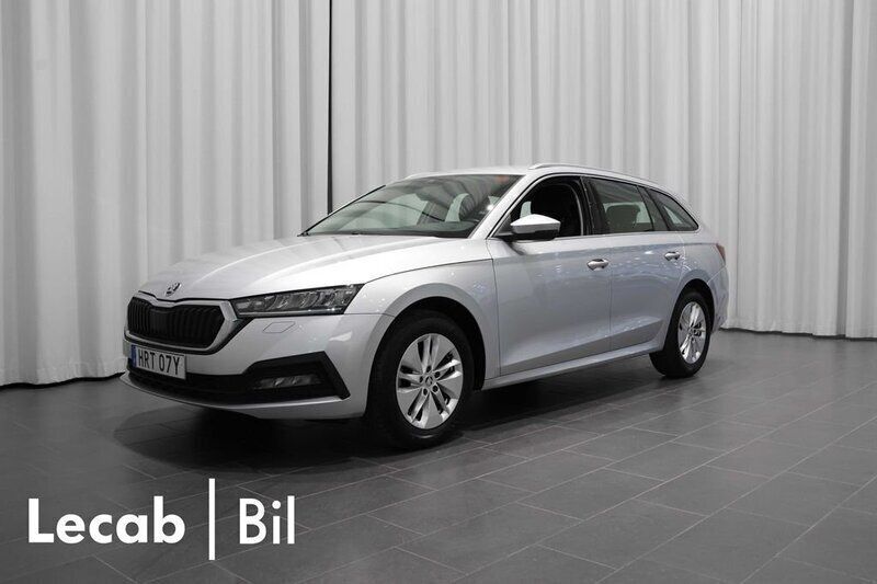Grå (brilliant silver metallic) Begagnad 2022 Skoda Octavia Kombi | 204 500 kr (Bra pris) - Bild 1/4