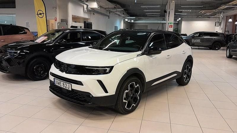 Vit Begagnad 2024 Opel Mokka Ultimate SUV | 234 900 kr (Marknadspris) - Bild 1/4