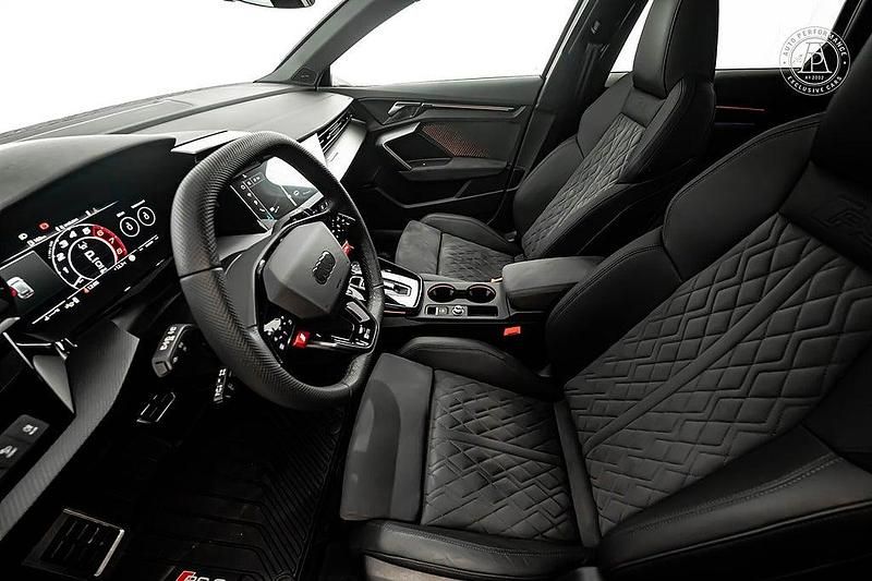 Begagnad Audi RS3 Sportback Comfort 400 HK (294 kW) 2024 Svart Halvkombi