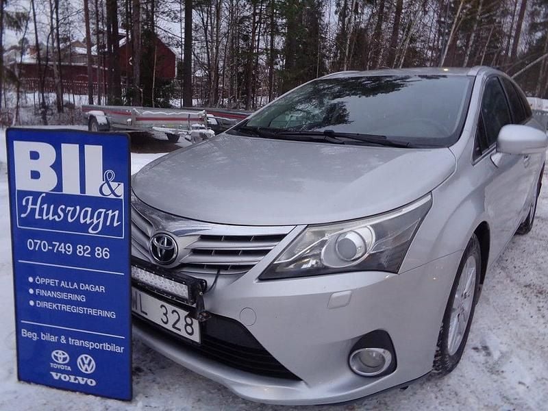Silver Begagnad 2012 Toyota Avensis Kombi | 52 500 kr (Lite dyr) - Bild 1/4