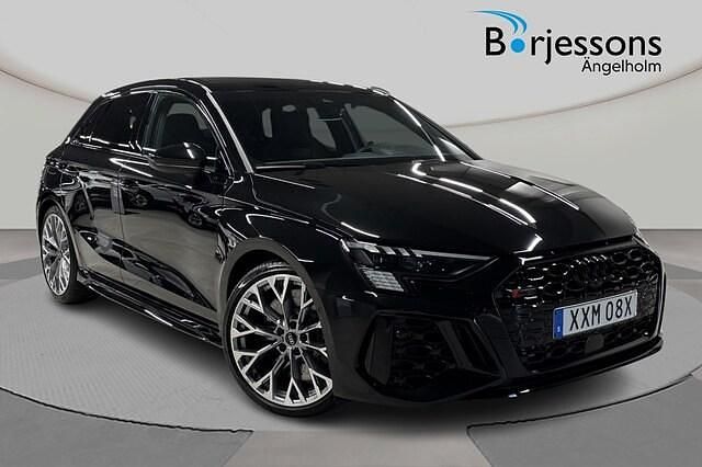 Mytsvart metallic Begagnad 2024 Audi RS3 Sportback Halvkombi | 629 000 kr (Bra pris) - Bild 1/4