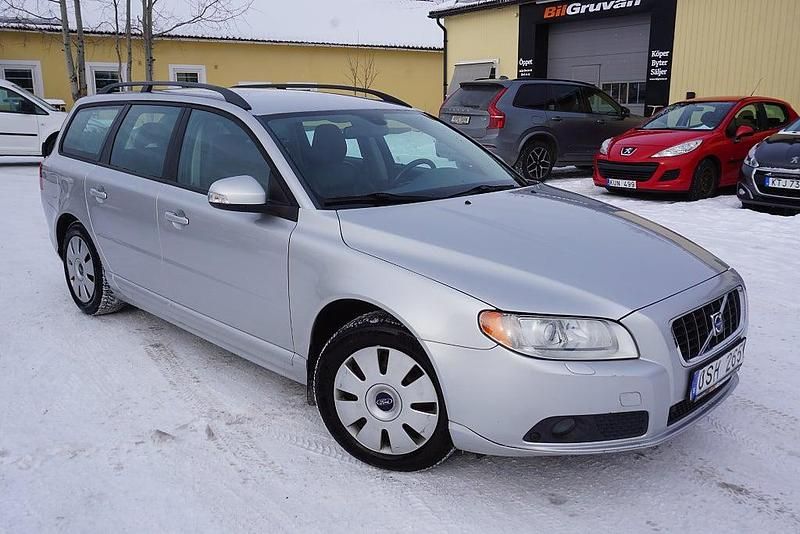 Begagnad Volvo V70 Momentum 145 HK (106 kW) 2007 Ljusgrå Kombi