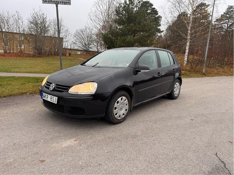 Svart Begagnad 2005 VW Golf IV Halvkombi | 23 500 kr (Bra pris) - Bild 1/4