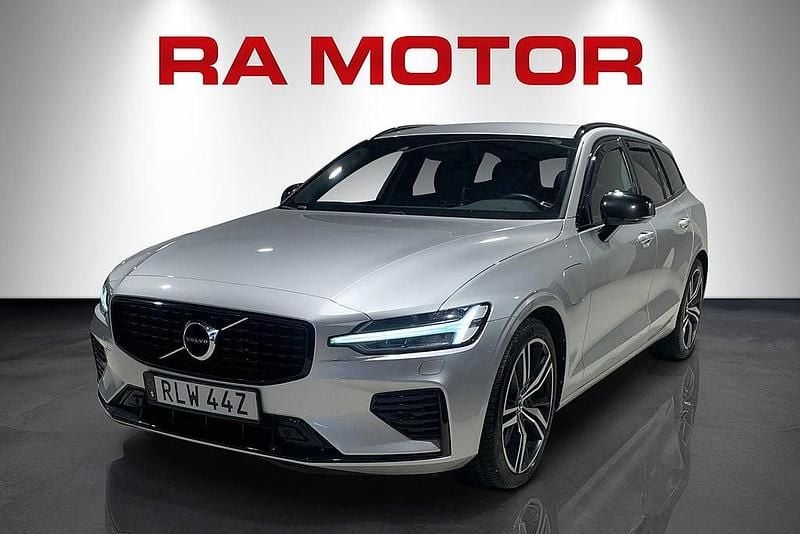 Silver Begagnad 2021 Volvo V60 R-Design Kombi | 329 900 kr (Marknadspris) - Bild 1/4