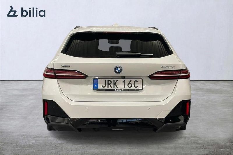 Begagnad BMW 530 M Sport 299 HK (219 kW) 2025 Vit Kombi