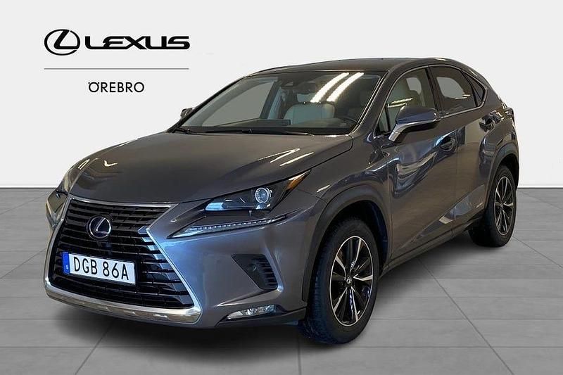 Grå Begagnad 2019 Lexus NX300h Executive Line SUV | 329 900 kr (Marknadspris) - Bild 1/4