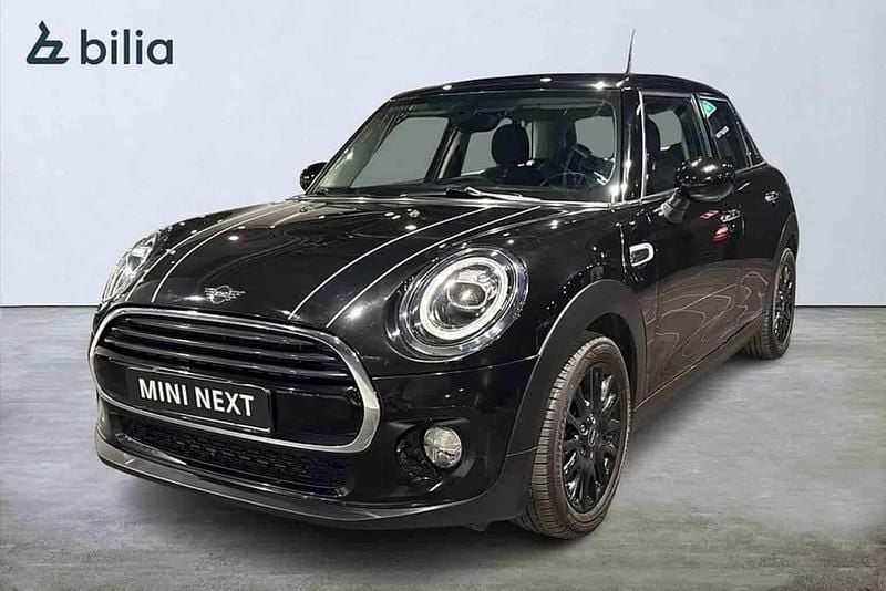 Svart Begagnad 2018 Mini Cooper Pepper Halvkombi | 159 000 kr (Marknadspris) - Bild 1/1