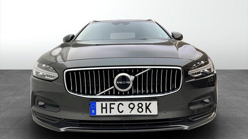 Grå Begagnad 2021 Volvo V90 Momentum Kombi | 310 000 kr (Bra pris) - Bild 1/4