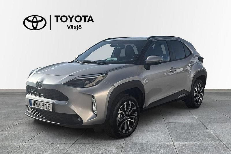 Silver Begagnad 2024 Toyota Yaris Cross Active SUV | 309 000 kr (Marknadspris) - Bild 1/4