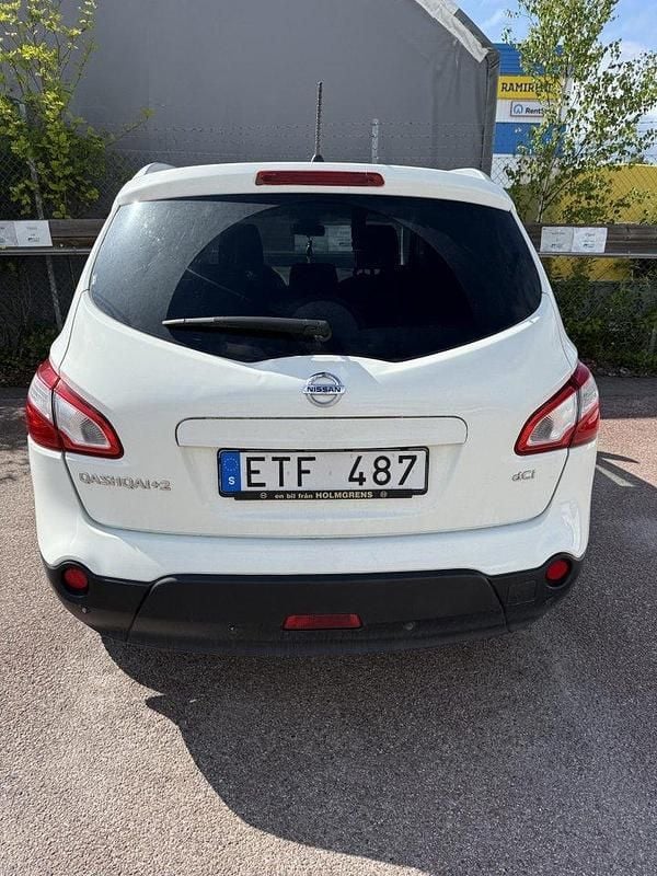 Vit Begagnad 2011 Nissan Qashqai +2 SUV | 42 000 kr (Bra pris) - Bild 1/3