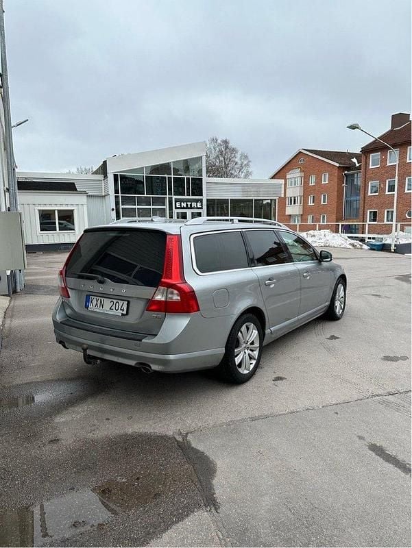 Silver Begagnad 2011 Volvo V70 Summum Kombi | 64 000 kr (Superpris) - Bild 1/4