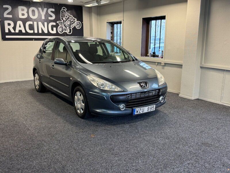 Mörkgrå (grå) Begagnad 2006 Peugeot 307 Halvkombi | 27 900 kr (Lite dyr) - Bild 1/4