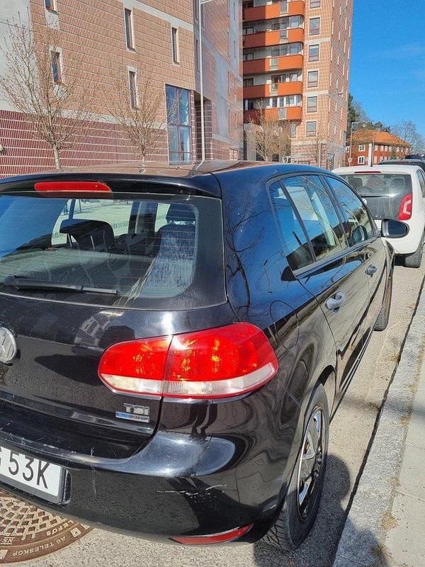 Svart Begagnad 2010 VW Golf VI Trendline Halvkombi | 41 000 kr - Bild 1/4