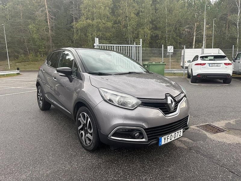 Flerfärgad Begagnad 2016 Renault Captur SUV | 119 900 kr (Marknadspris) - Bild 1/4