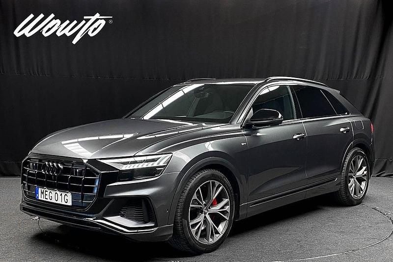 Grå Begagnad 2023 Audi Q8 S-Line SUV | 659 800 kr (Superpris) - Bild 1/3