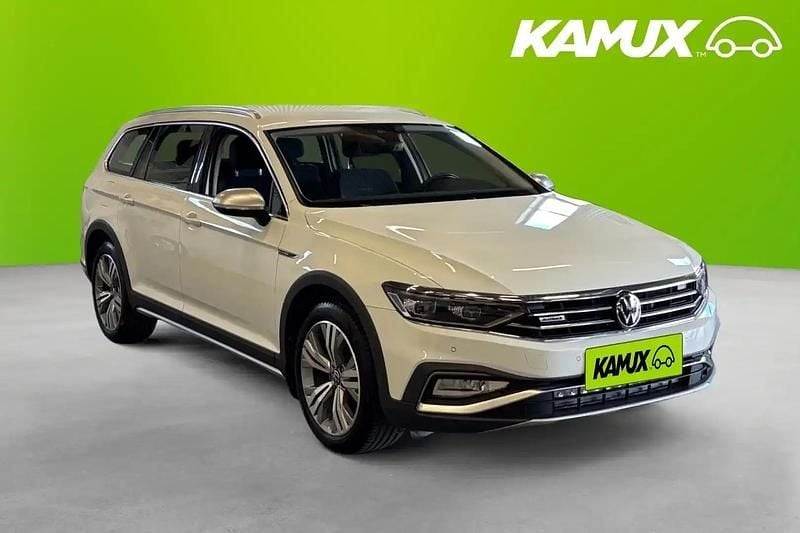 Vit Begagnad 2022 VW Passat Kombi | 388 700 kr (Dyr) - Bild 1/4