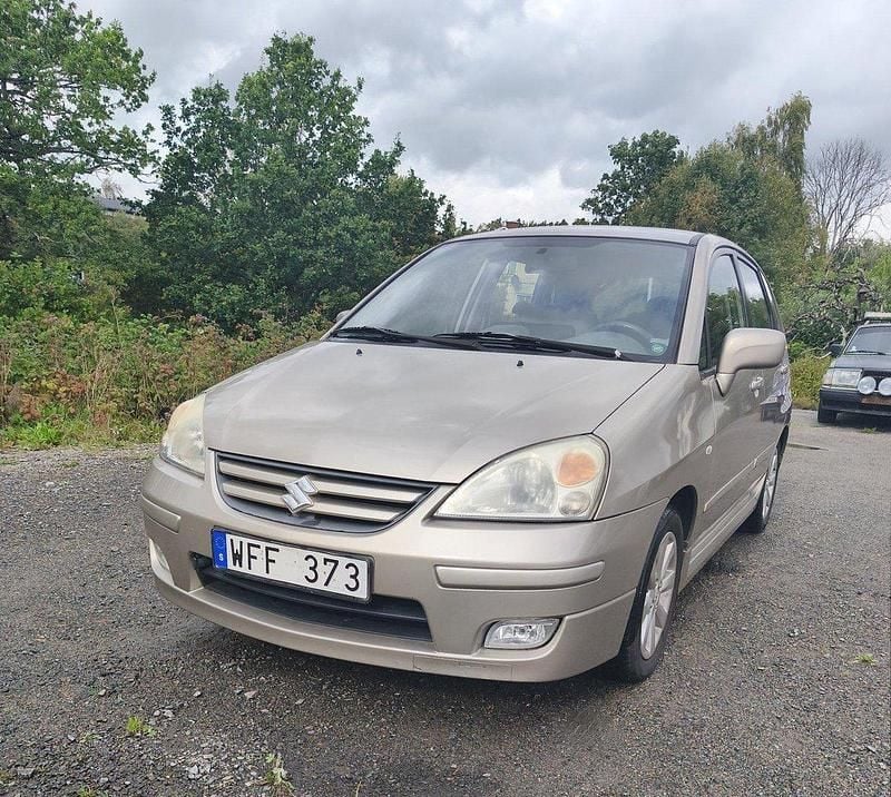 Brun Begagnad 2004 Suzuki Liana Halvkombi | 44 000 kr (Lite dyr) - Bild 1/4