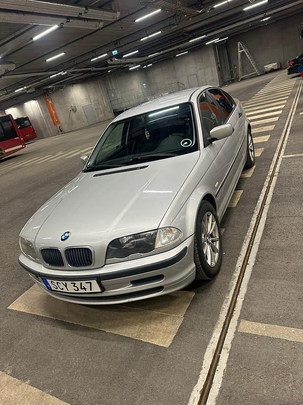 Begagnad BMW 318 118 HK (86 kW) 2001 Sedan