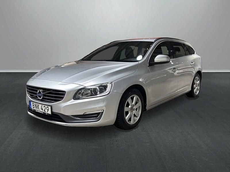 Silver Begagnad 2014 Volvo V60 Momentum Kombi | 119 900 kr (Marknadspris) - Bild 1/4