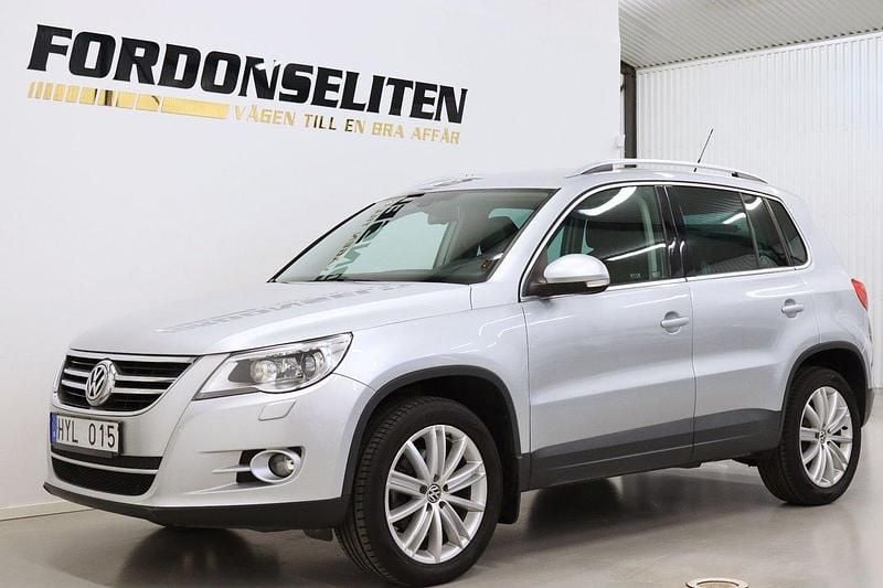 Silver Begagnad 2008 VW Tiguan SUV | 99 900 kr (Marknadspris) - Bild 1/4