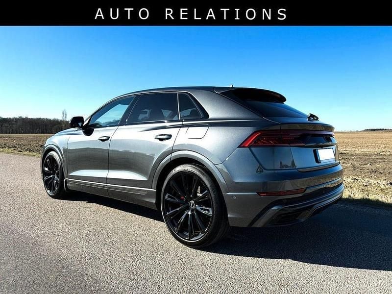 Begagnad Audi Q8 S-Line 463 HK (340 kW) 2024 Daytonagrå pärleffekt mörk grå metallic SUV