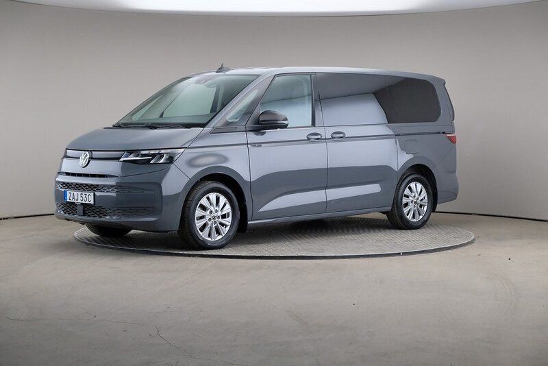 Grå Begagnad 2023 VW Multivan Minibuss | 499 000 kr (Superpris) - Bild 1/4
