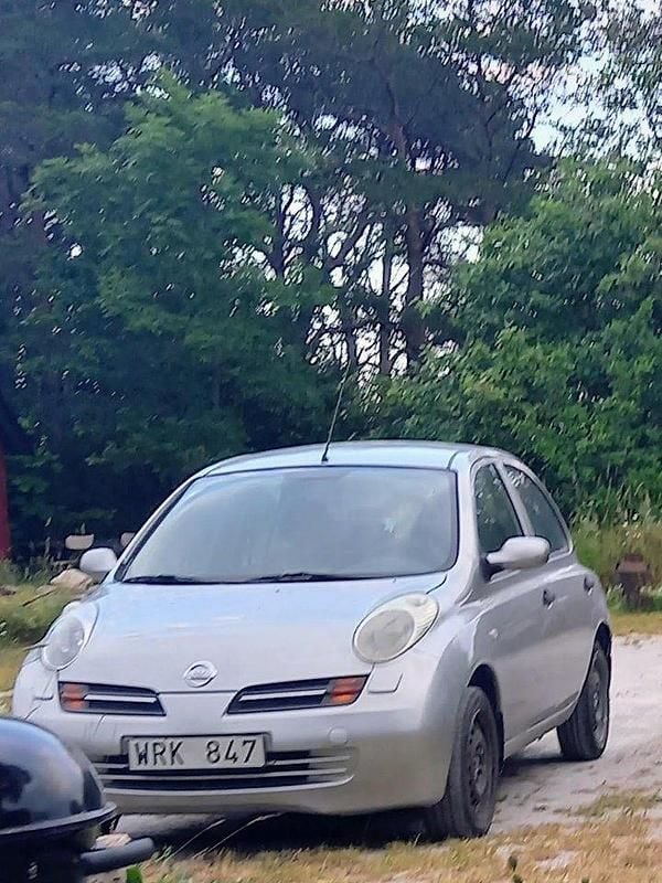 Silver Begagnad 2005 Nissan Micra Halvkombi | 5 000 kr (Superpris) - Bild 1/2