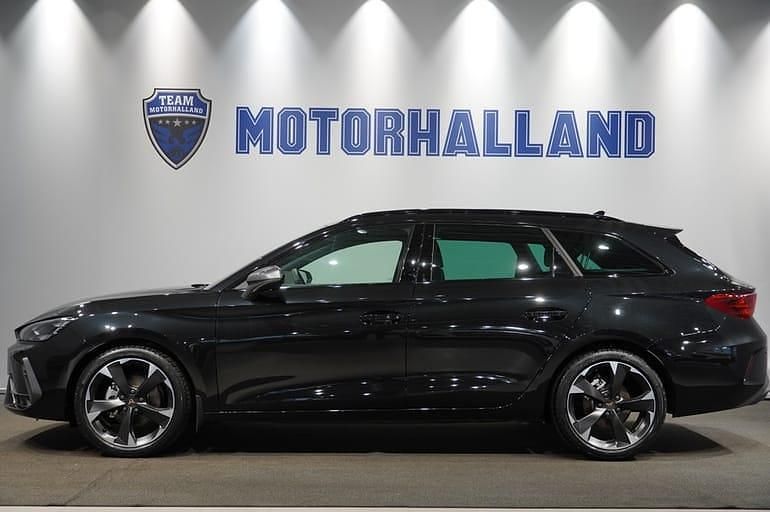 Svart Ny 2025 Cupra Leon Kombi | 423 200 kr (Lite dyr) - Bild 1/4