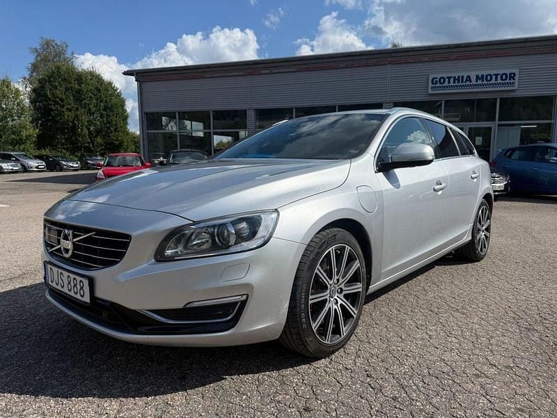 Silver Begagnad 2015 Volvo V60 Summum Kombi | 149 900 kr (Marknadspris) - Bild 1/4