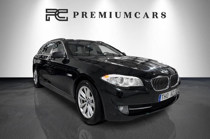 Svart Begagnad 2012 BMW 520 Kombi | 99 900 kr (Marknadspris) - Bild 1/4