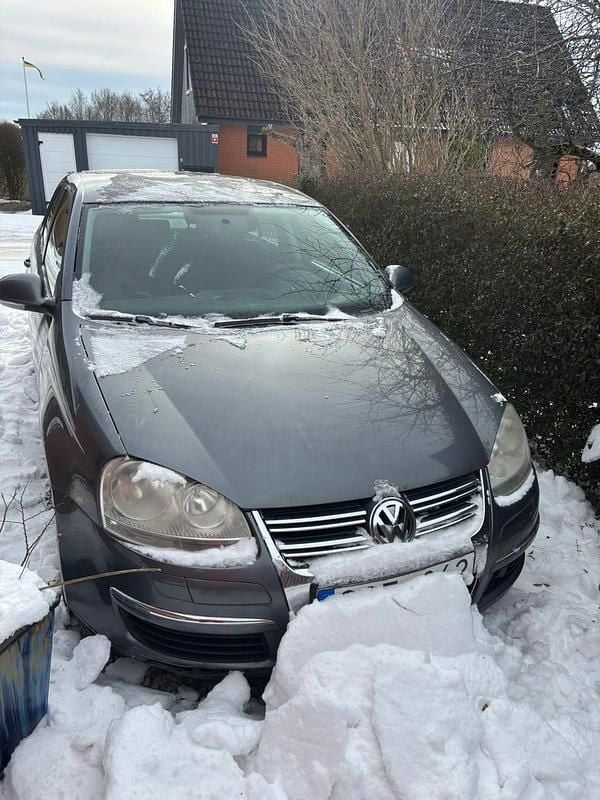 Begagnad VW Jetta 102 HK (75 kW) 2009 Sedan