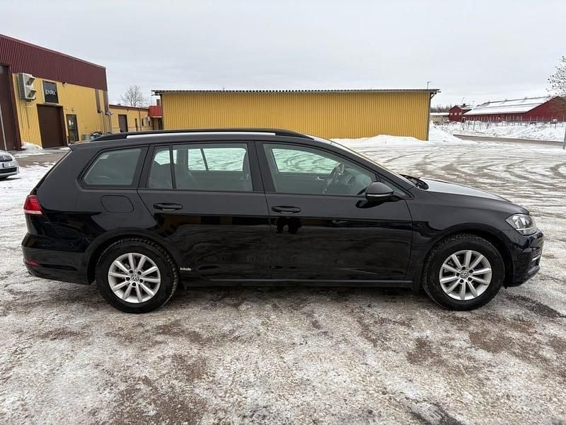 Begagnad VW Golf VII 116 HK (85 kW) 2019 Svart